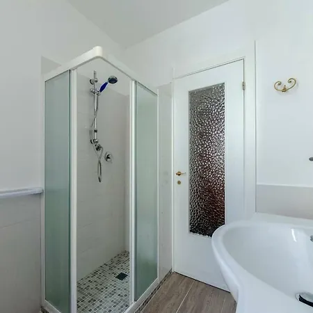 Altido Couzy Flat In Chiavari